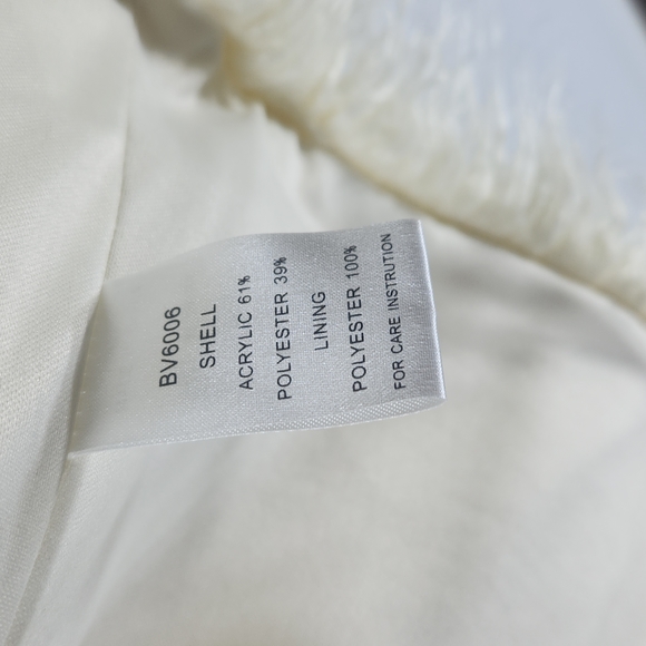 BO Collection off white creamy faux fur open front teddy vest size medium. - Picture 5 of 6